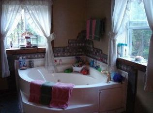 1445 Bunting St, Pottsville, PA 17901