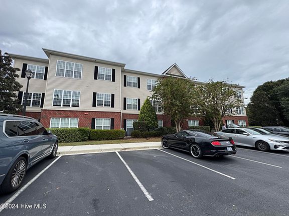 5th image of 2807 Bloomfield Lane Unit 106