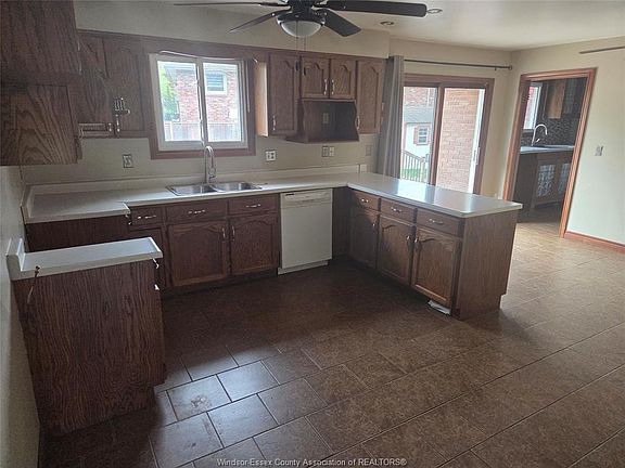 5th image of 6595 Matchette Rd