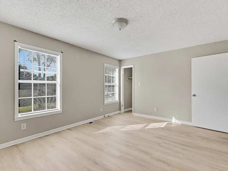 40 Carolane Drive - 4 — Photo 15