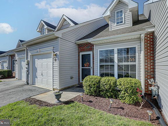 4th image of 438 Sweetman Dr