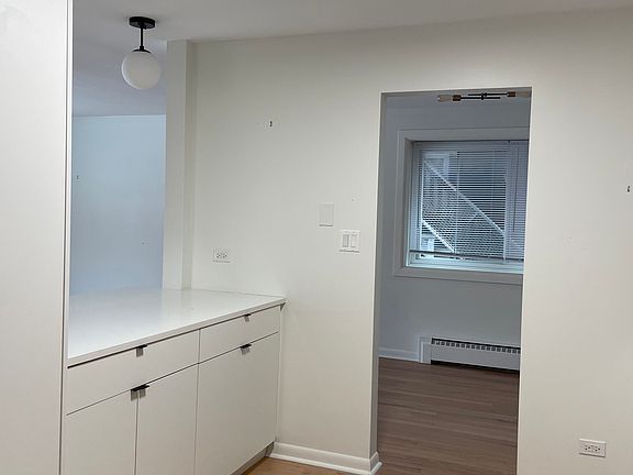 3rd image of 830 Judson Ave #3E