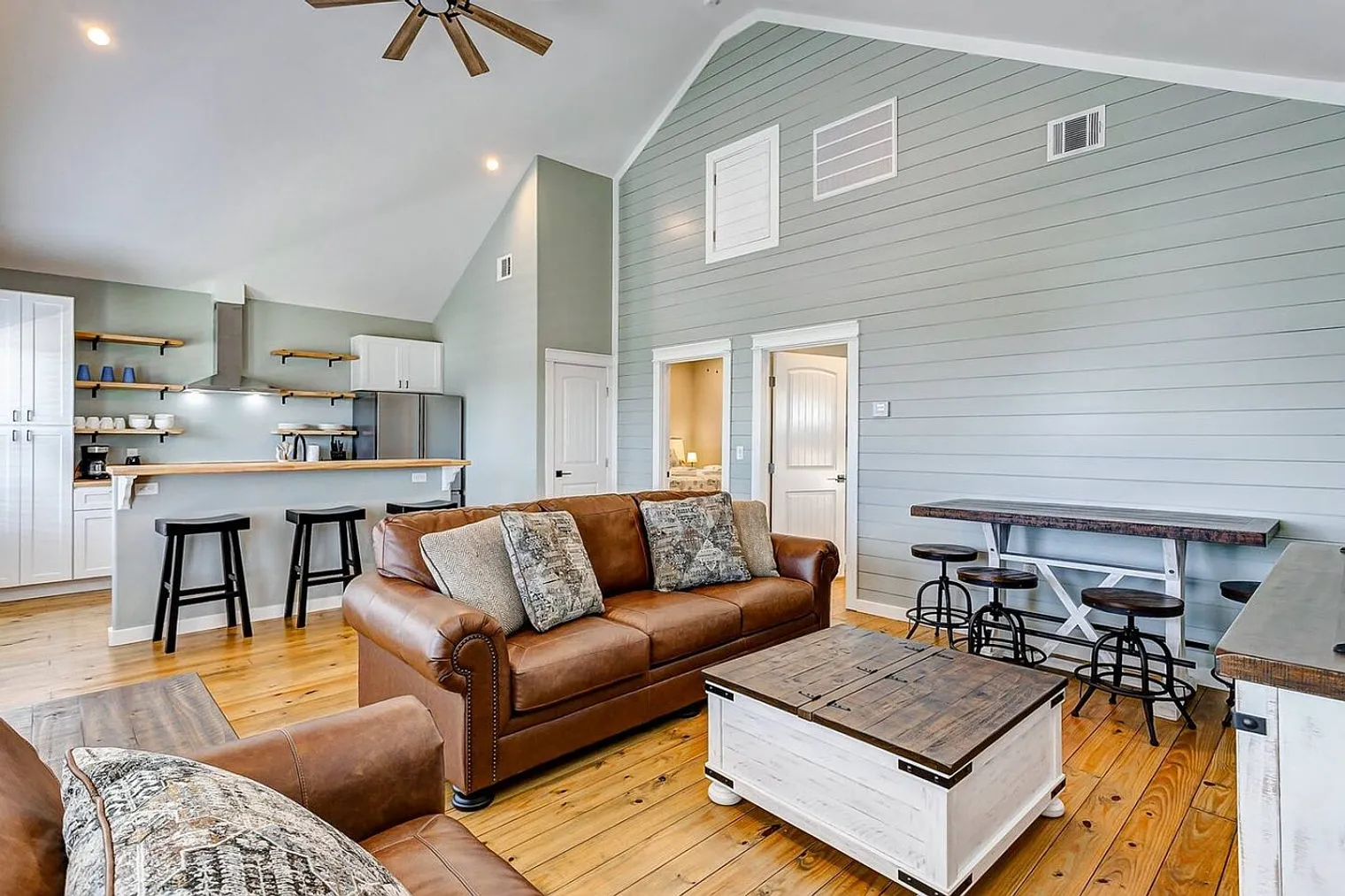 2 bed, 2.0 bath, 1097 sqft, $2,383 — Photo 1