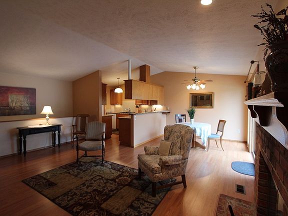 4th image of 3924 S Alder Cir