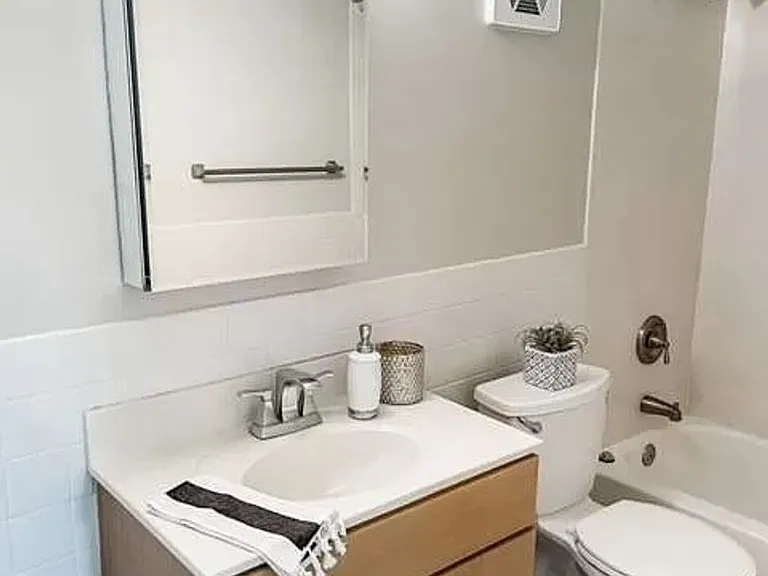 7055 Hampton Ave #102 — Photo 5