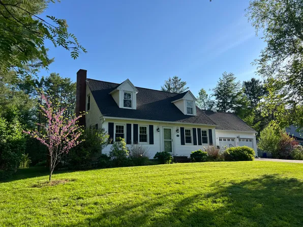 7 Edgewood Drive, Orono, ME 04473