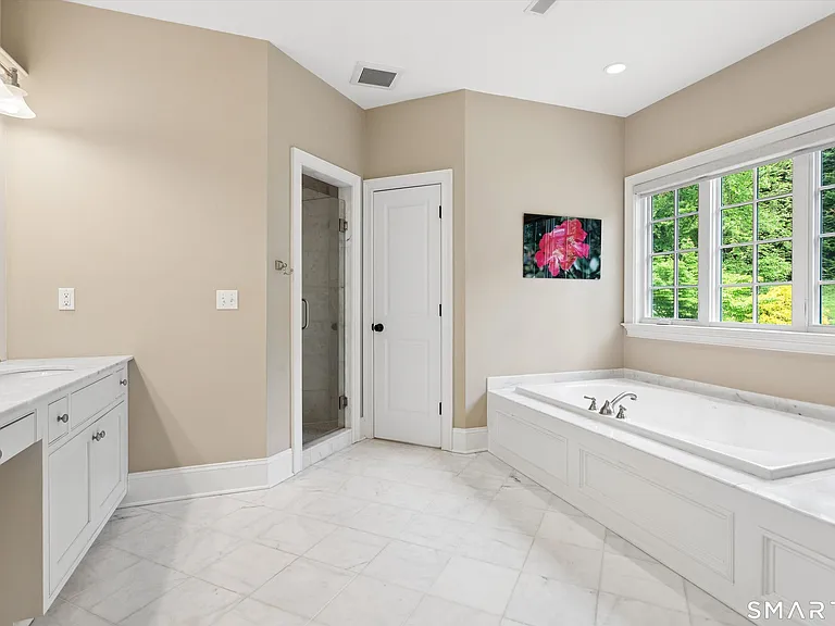 87 Kings Hwy S — Photo 24