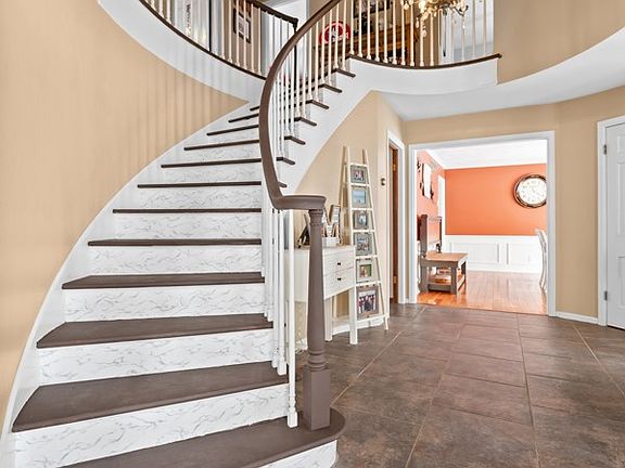 3rd image of 15827 N Oak Crest Rd