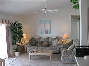 GG4P15753GG-living-area