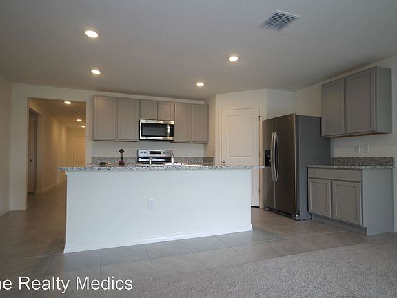 4th image of 586 Twisted Oaks Dr