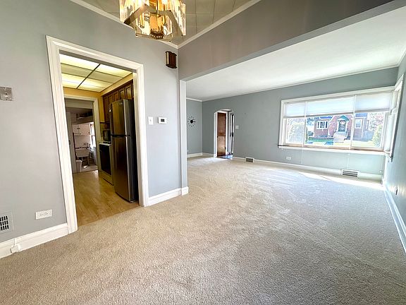 5th image of 9805 S Avers Ave