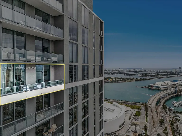 601 NE 1st Avenue 4814 #LPH — Photo 11