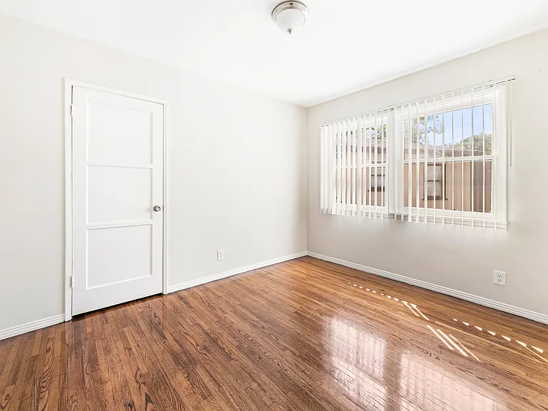 359 W Providencia Ave — Photo 17