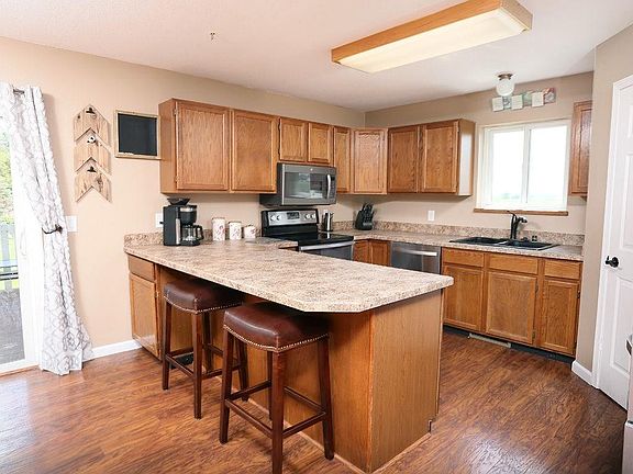 4th image of 3 Grassland St