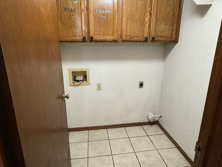 2128 Meench Dr — Photo 7