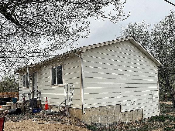 2nd image of 2440 E Saint Vrain St