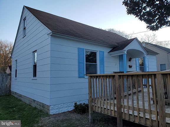 3rd image of 111 Van Buren St