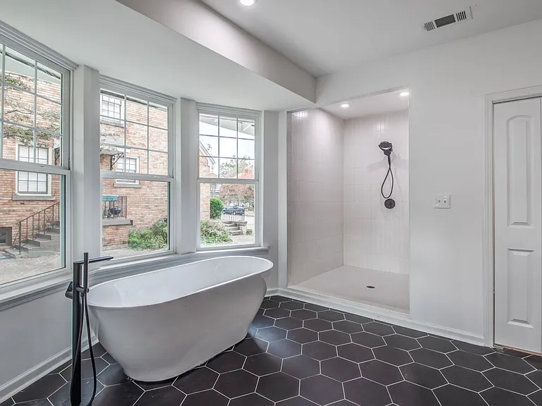 1781 Forrest Ave — Photo 22