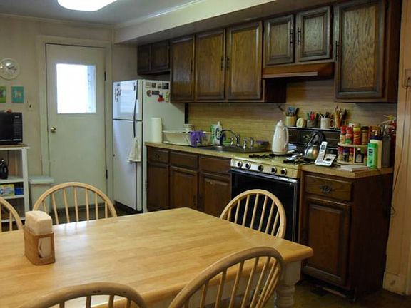 1st flr kitchen alt. view