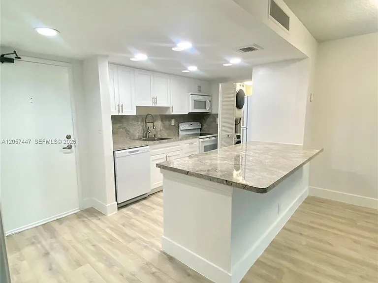 240 Lakeview Dr #303 — Photo 10