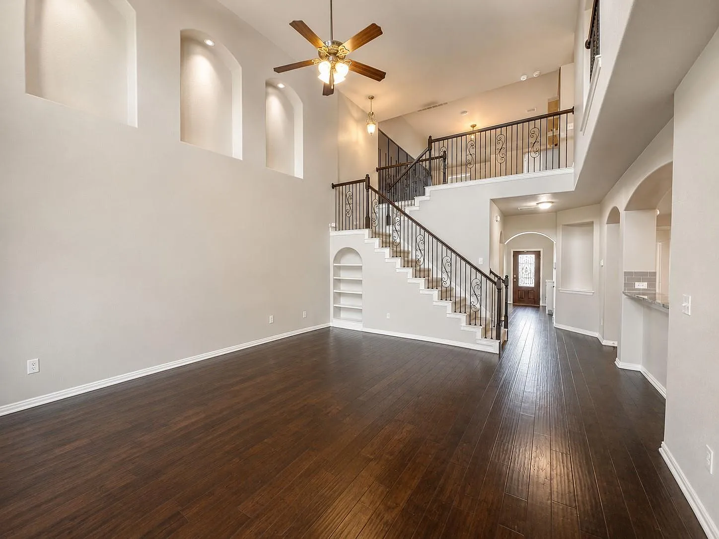 4 bed, 3.5 bath, 2850 sqft, $3,050 — Photo 3