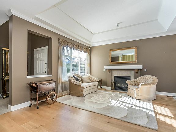 3rd image of 15450 Rosemary Heights Cres #32