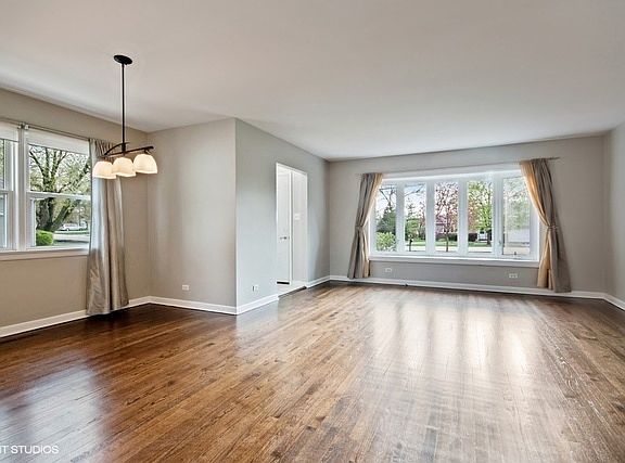 3rd image of 1601 S Fairfield Ave