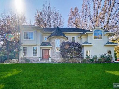 7 Wainwright Ave, Closter, NJ, 07624