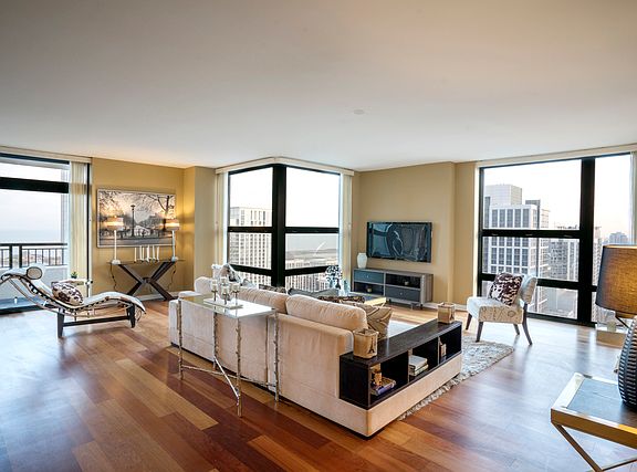 5th image of 1160 S Michigan Ave APT 3701