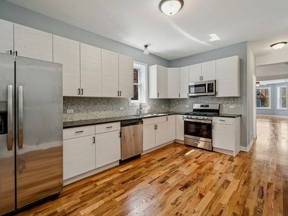 3rd image of 539 N Trumbull Ave