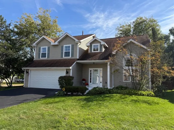 139 N Crooked Lake Ln, Lindenhurst, IL 60046