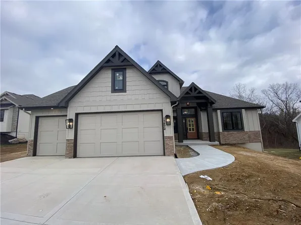 13474 Terrace Park Dr, Parkville, MO 64152