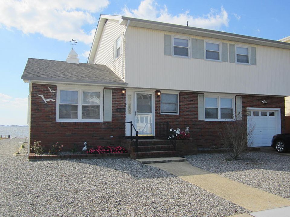 1st image of 621 Sunset Dr S