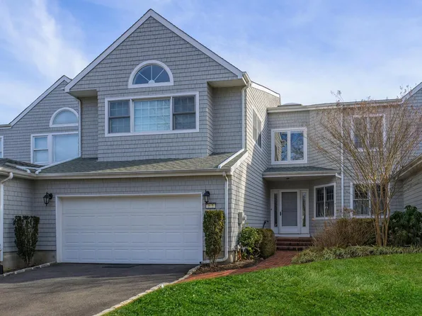 22 Beechwood Court, Glen Cove, NY 11542
