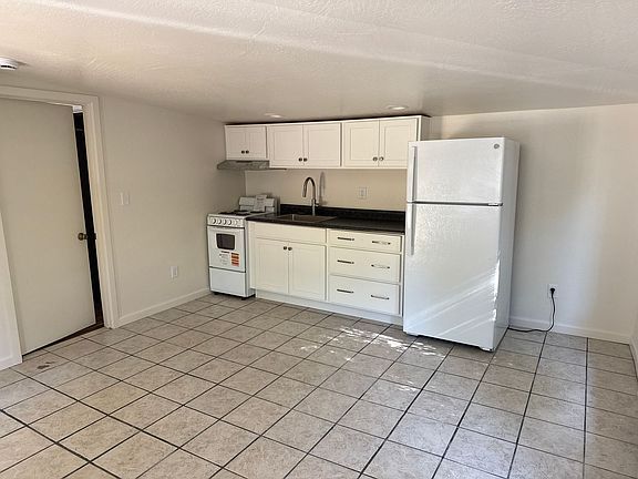 4th image of 1333 & 1/2 NE 9th St #1333-1/2