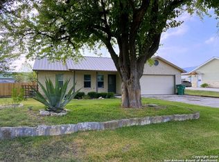 1115 Oakridge Dr, Blanco, TX 78606