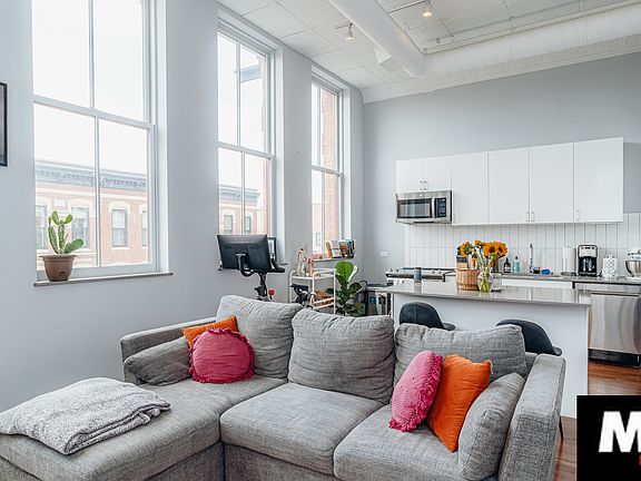3rd image of 1427 N Milwaukee Ave #302