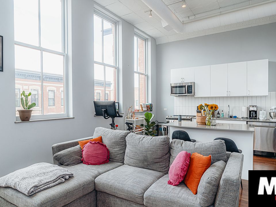 1st image of 1427 N Milwaukee Ave #402