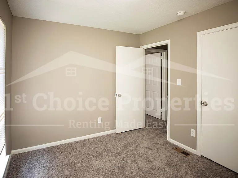 3142 Sleepy Hollow Dr — Photo 16