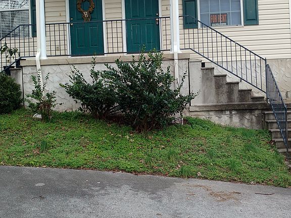 2nd image of 813 Winding Hills Ln