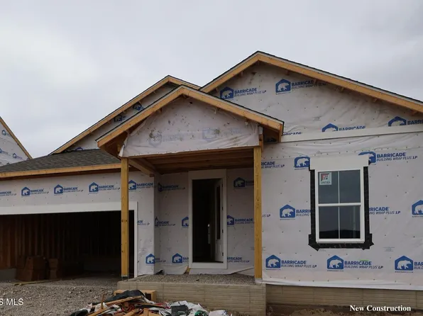 932 Creekside Ln, Bowling Green, OH 43402