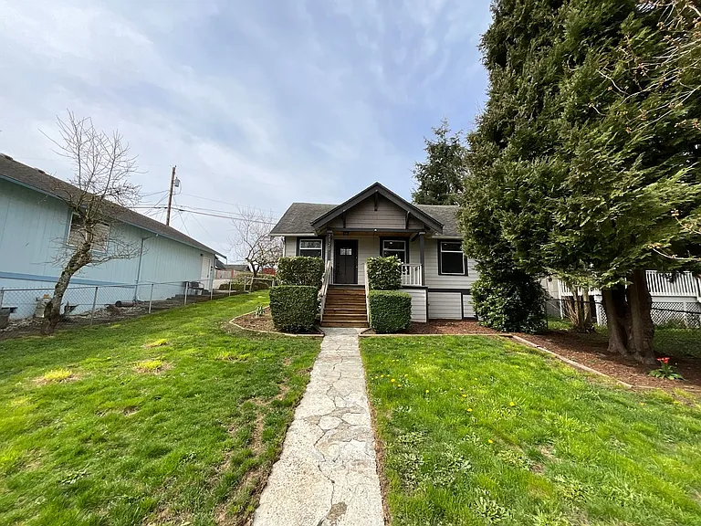 2120 E Grand Ave — Photo 25