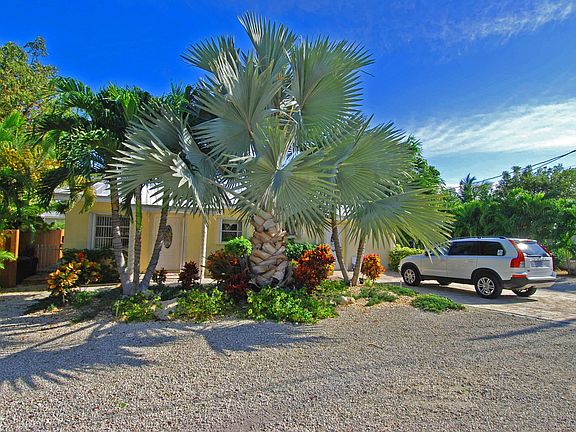 2nd image of 186 N Coconut Palm Blvd