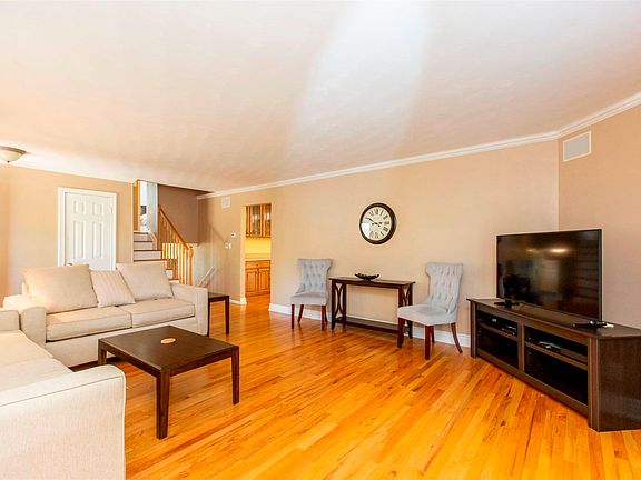 3rd image of 50515 Fernwood Ct