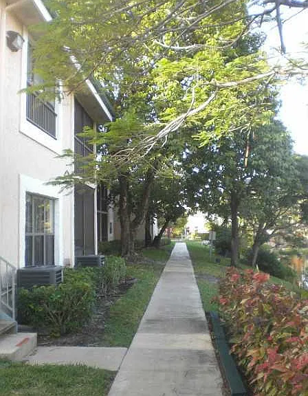 4088 NW 87th Ave — Photo 3