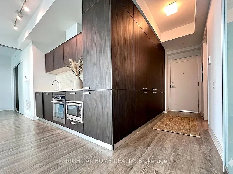 50 Charles St E #3613 — Photo 7
