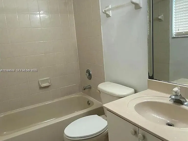 7980 S Southwood Cir #0 — Photo 20
