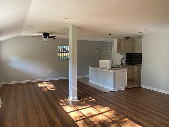 4th image of 2624 Bowling Green Ave
