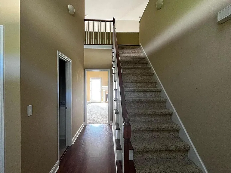 1100 Autumn Blaze Ln — Photo 3