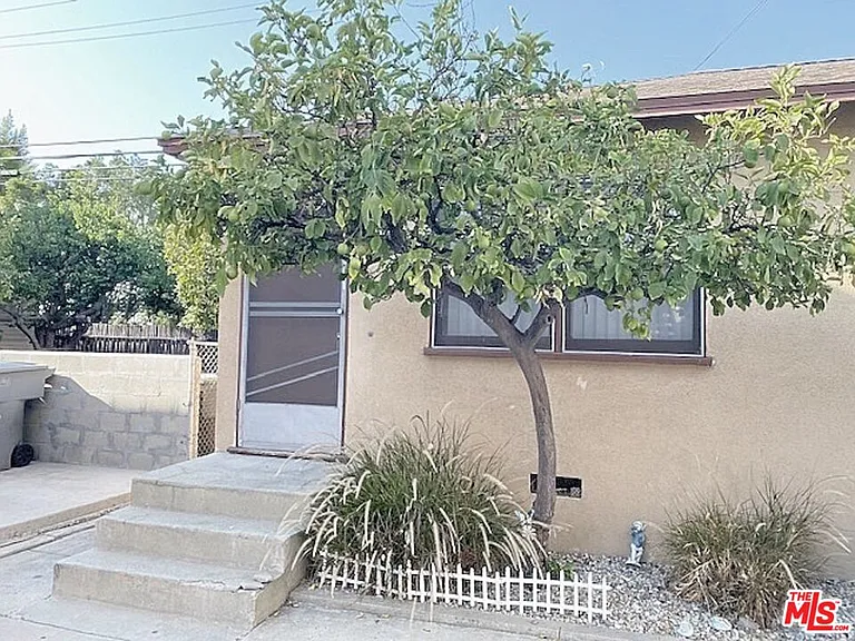 345 Burchett St — Photo 1